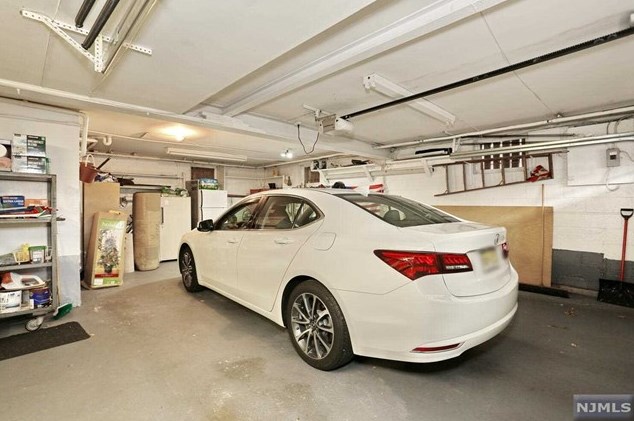 2 Beechwood Ave, Elmwood Park NJ  07407-1711 exterior