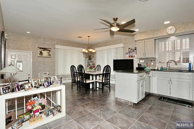 2 Beechwood Ave, Elmwood Park NJ  07407-1711 exterior