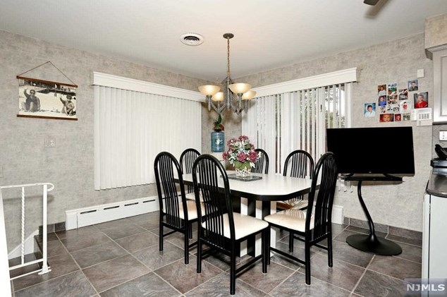 2 Beechwood Ave, Elmwood Park NJ  07407-1711 exterior