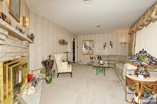 2 Beechwood Ave, Elmwood Park NJ  07407-1711 exterior