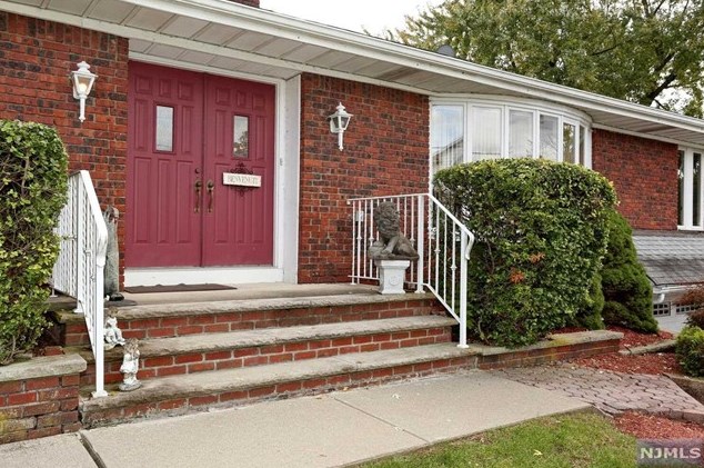 2 Beechwood Ave, Elmwood Park NJ  07407-1711 exterior