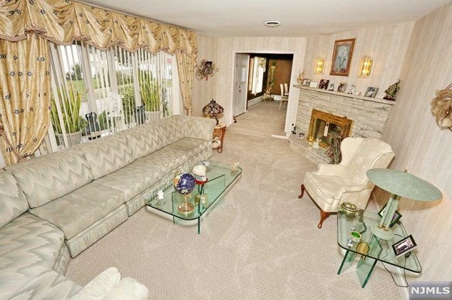 2 Beechwood Ave, Elmwood Park NJ  07407-1711 exterior