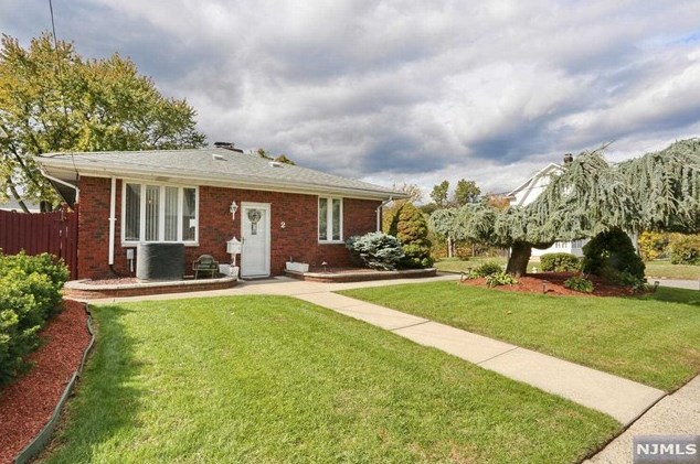 2 Beechwood Ave, Elmwood Park NJ  07407-1711 exterior