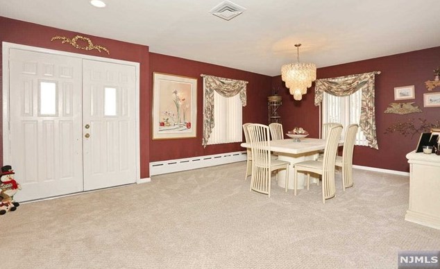 2 Beechwood Ave, Elmwood Park NJ  07407-1711 exterior