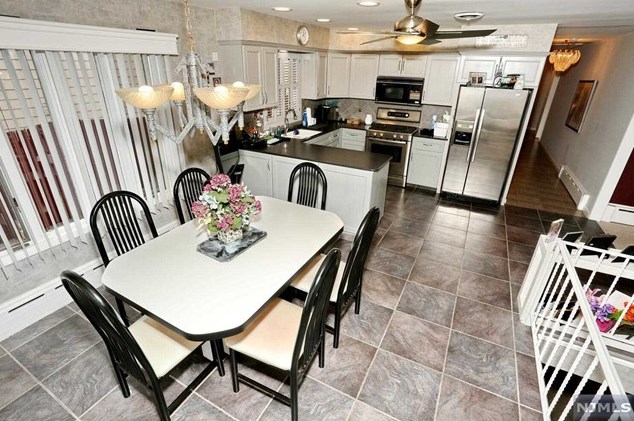 2 Beechwood Ave, Elmwood Park NJ  07407-1711 exterior