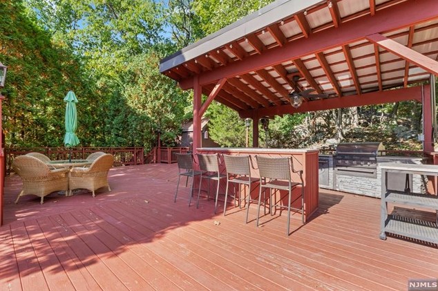 4 Meadowview Terrace, Skyline Lakes, NJ 07456
