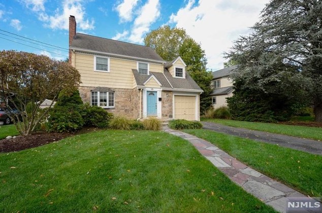 35 Fairlawn St, Ho Ho Kus, NJ 07423