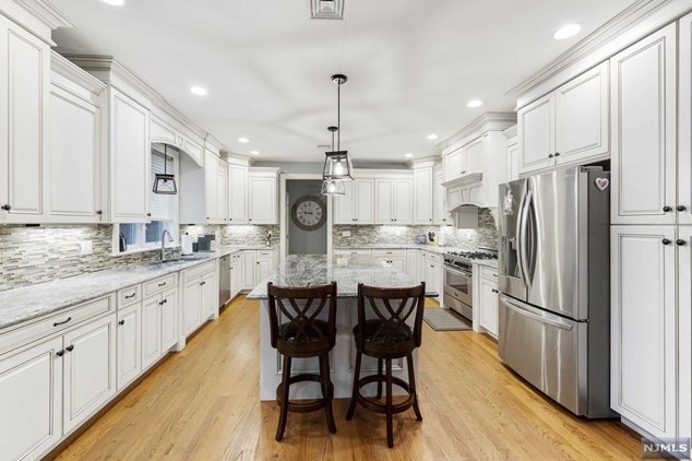 19 Buena Vista Ave, Hillsdale, NJ 07642-2803