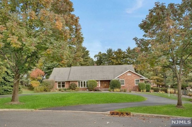 177 Alpine Dr, Paramus, NJ 07652