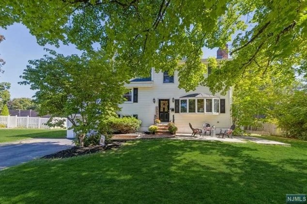 107 Arbor Dr, Ho Ho Kus, NJ 07423