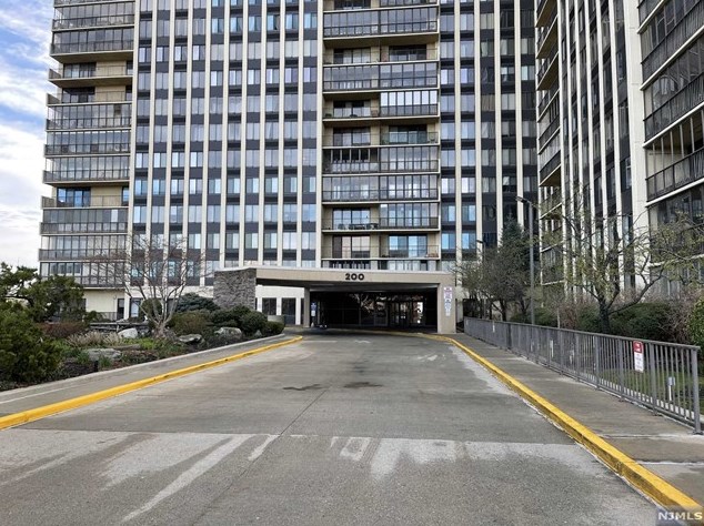 200 Winston Dr Apt 3012, Cliffside Park, NJ 07010