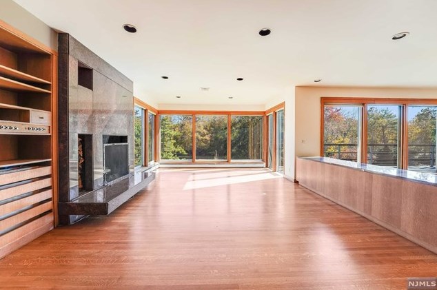 979 High Mountain Rd, Franklin Lakes, NJ 07417