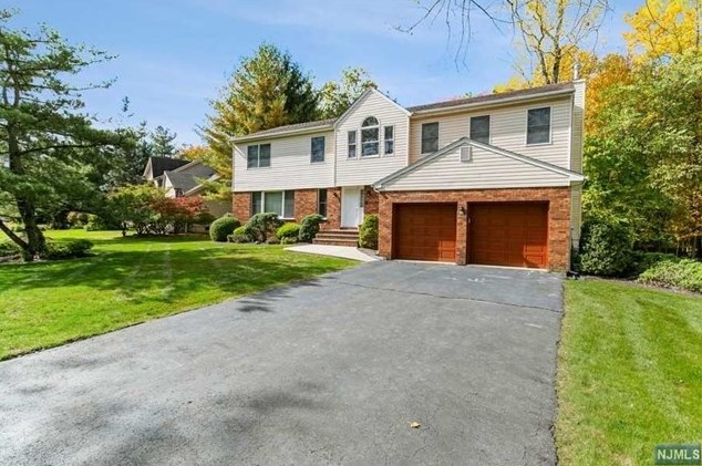 8 Roden Way, Closter, NJ 07624