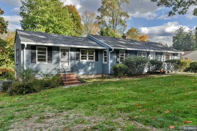 260 Oakridge Rd, Hillsdale, NJ 07642-1912