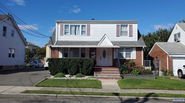 40 Hilton St, Clifton, NJ 07011-2227