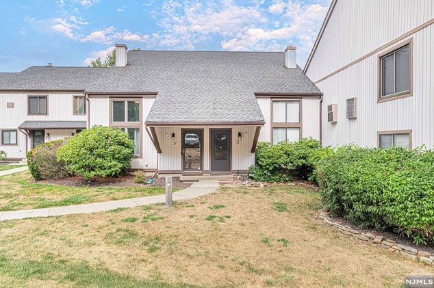 573 Dell Pl, Stanhope, NJ 07874