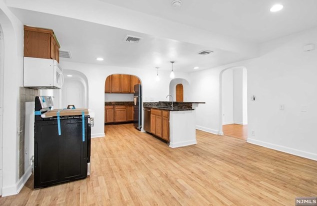 33 Pulaski Ave, Wallington NJ  07057-1311 exterior