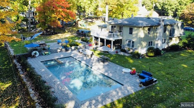 28 Degray Ter, Mahwah, NJ 07430