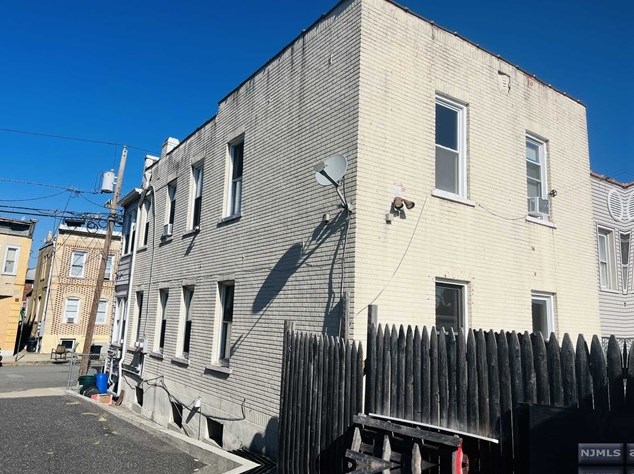 14 Farnham Ave #1 Fl, Outwater, NJ 07026