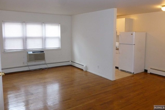 222 Garibaldi Ave, Lodi NJ  07644-2520 exterior
