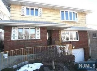 338 E Brinkerhoff Ave, Palisades Park, NJ 07650