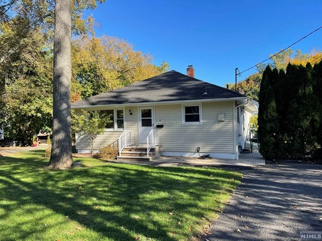 8 3rd St, Park Ridge NJ  07656-1667 exterior