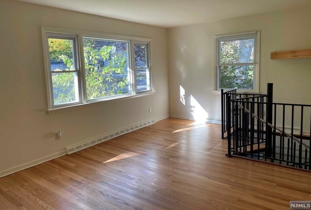 8 3rd St, Park Ridge NJ  07656-1667 exterior