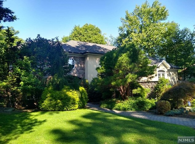 43 Park St, Tenafly, NJ 07670-2217
