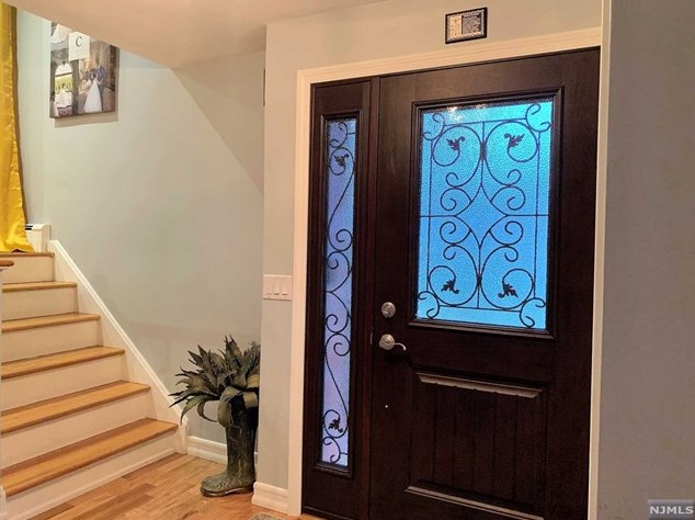 56 Sergent Ct, Bergenfield, NJ 07621