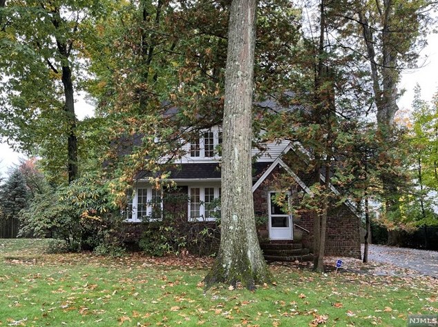 54 Forest Rd, Tenafly, NJ 07670