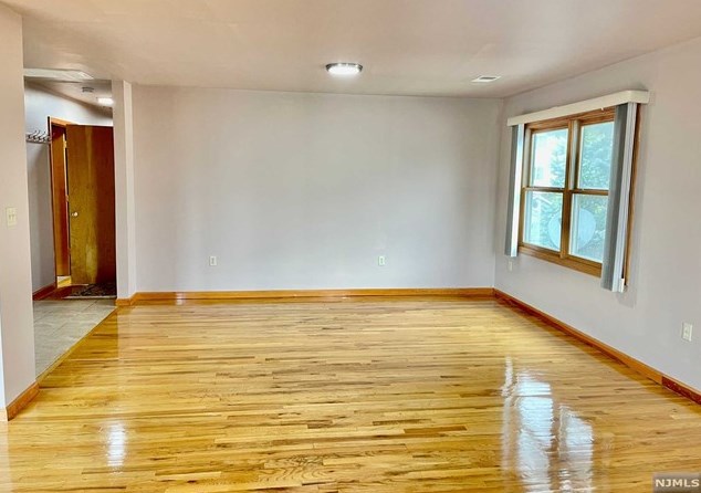 229 Lake Ave, Lyndhurst, NJ 07071