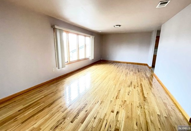 229 Lake Ave, Lyndhurst NJ  07071-1413 exterior