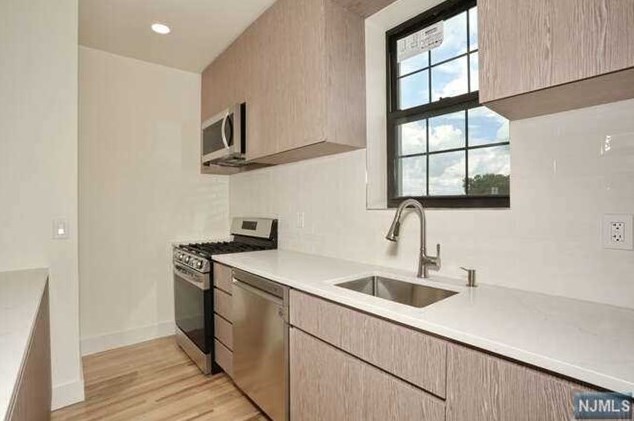 37 N Dean St, Englewood, NJ 07631