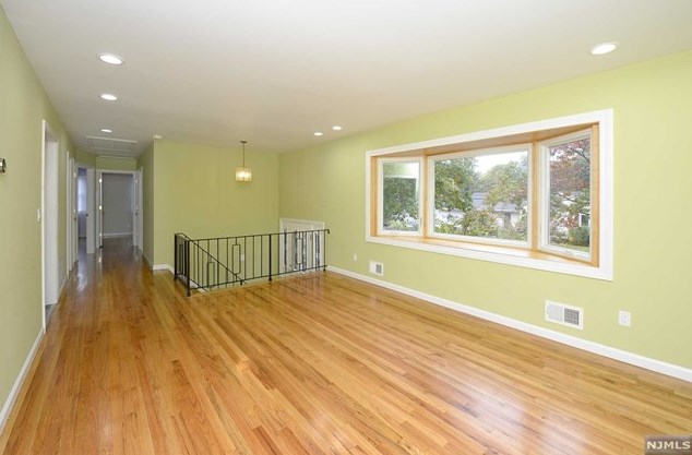 147 Sunset St, Dumont, NJ 07628