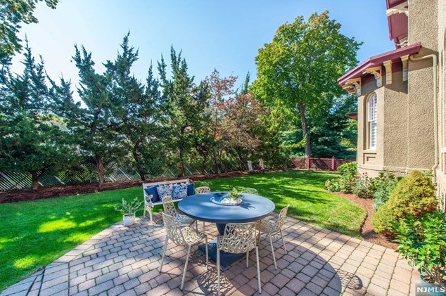 300 Delavan Ave, Newark, NJ 07104-1526