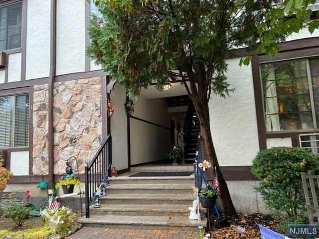 1522 Faulkner Ct, Mahwah, NJ 07430