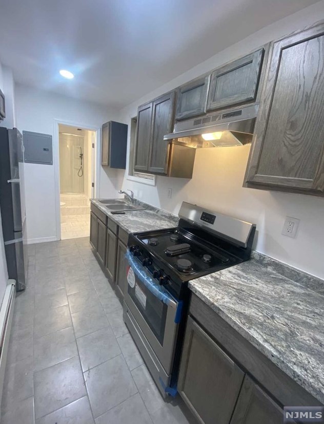 321 8th St ##3, Palisades Park, NJ 07650