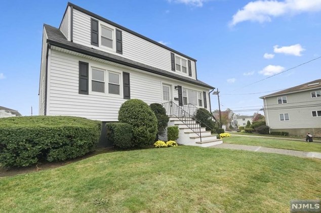 2 6th St, Wood-Ridge, NJ 07075