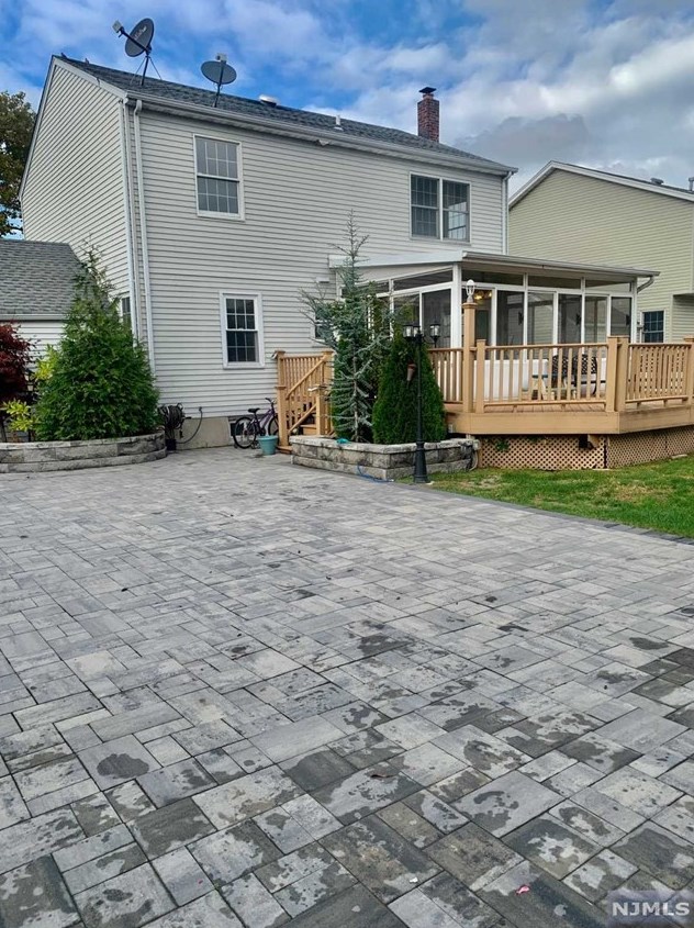 172 Schepis Ave, Saddle Brook, NJ 07663-4918