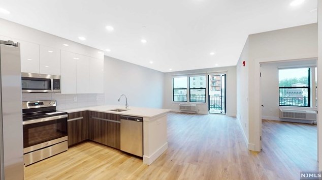 333 Bergen Blvd #225, Fairview, NJ 07022