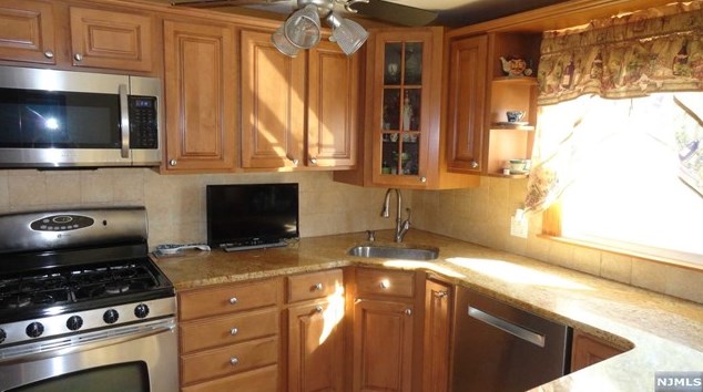 260 Hillside Ave, Saddle Brook, NJ 07663-6136