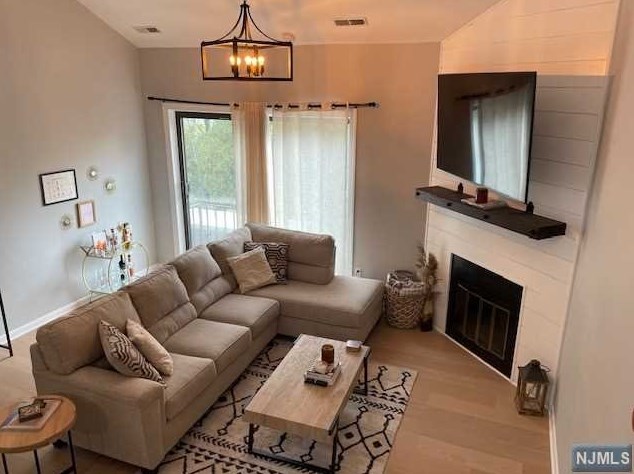 6 Whitman Ct, Teaneck, NJ 07666