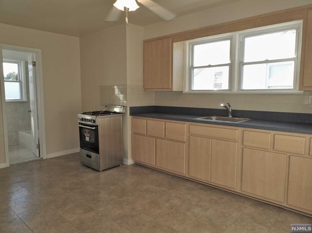 41 8 St, Clifton NJ 07011-1775 exterior