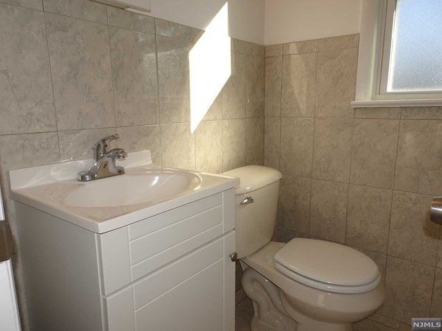 41 8 St, Clifton NJ 07011-1775 exterior