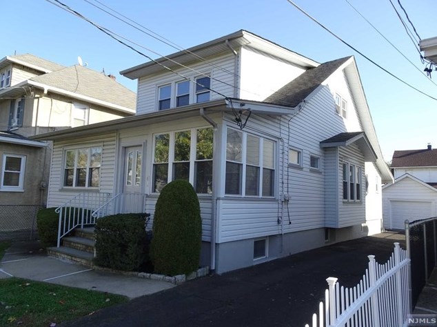 41 8th St, Clifton, NJ 07011-1103