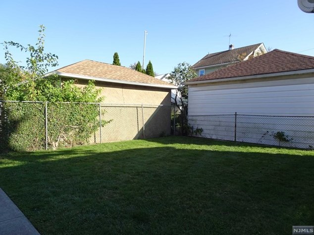 41 8 St, Clifton NJ 07011-1775 exterior