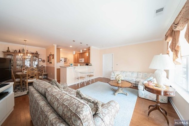 2 Crystal Ct #b2, West Paterson, NJ 07424