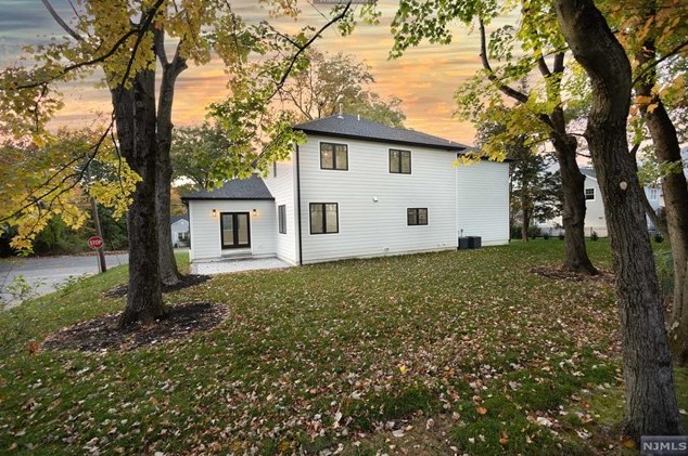 125 Valley Rd, Haworth, NJ 07641