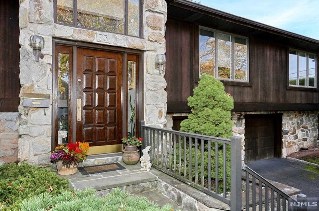 73 Merritt Dr, Oradell, NJ 07649