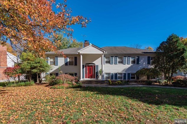 251 Sollas Ct, Ridgewood, NJ 07450